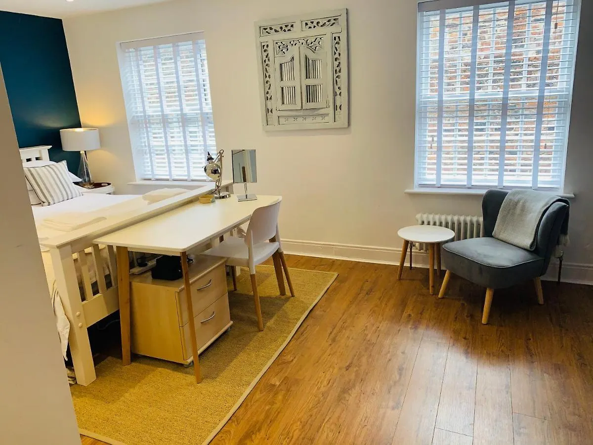 The Mews Cottage, With Parking, Yarm Apartman